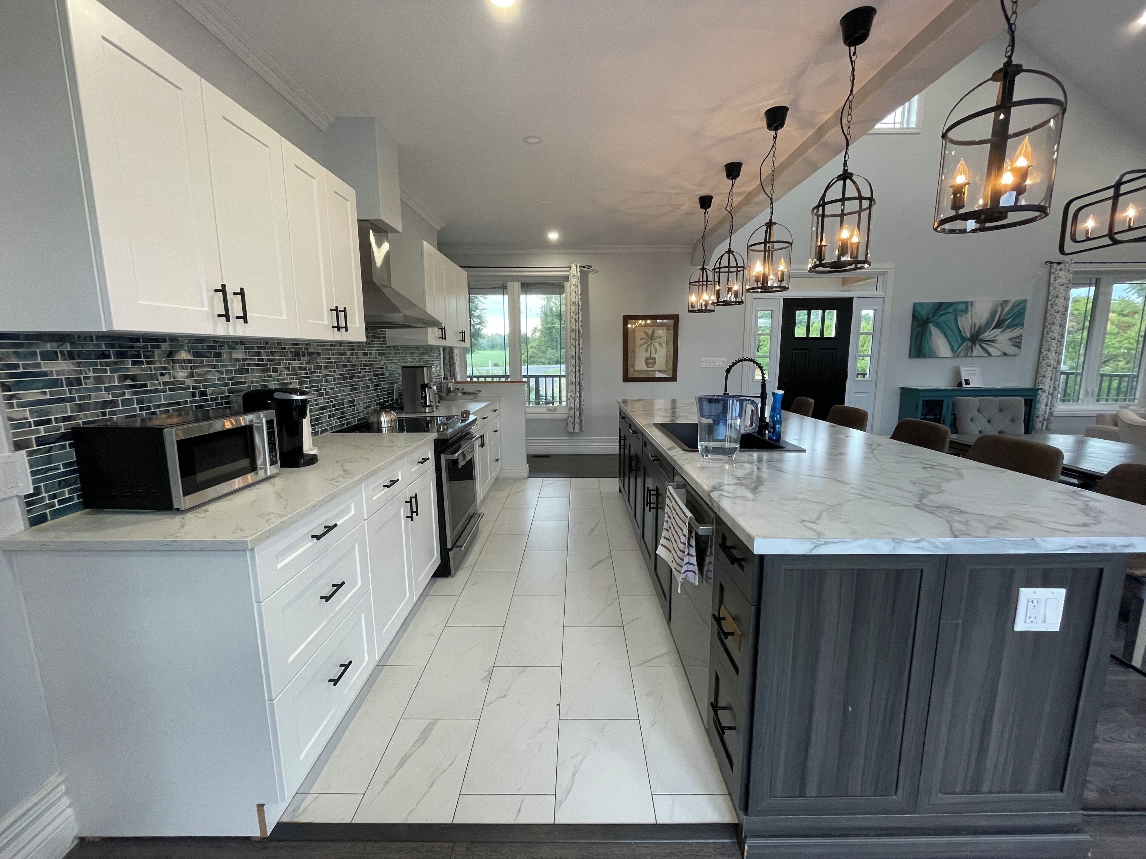 Microondas, horno, parrilla de estufa y lavavajillas 