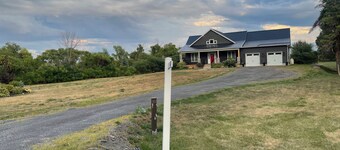 Escape to Country Comfort
Perfect for a romantic escape, or family retreat.