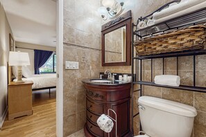 Een douche, een haardroger, handdoeken