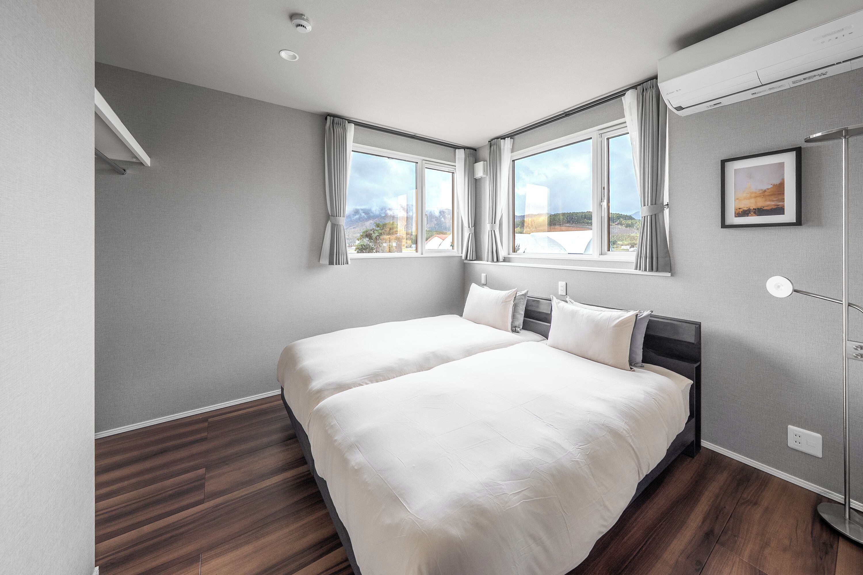 Tabla de planchar con plancha, cunas gratuitas, wifi gratis