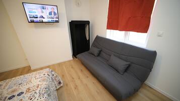 Departamento familiar, vista al jardín | Área de sala de estar