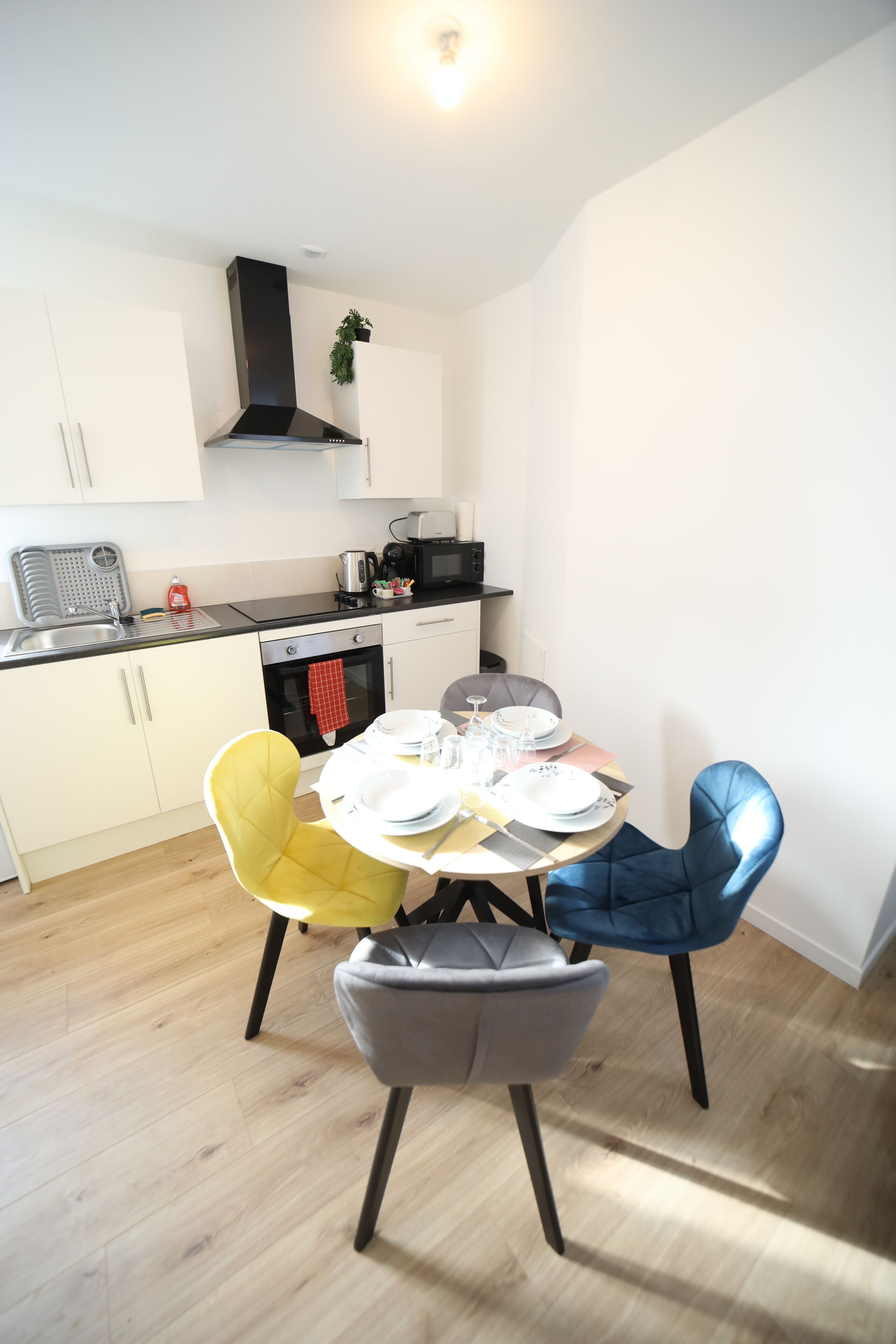 Departamento superior, vista al jardín | Cocina privada