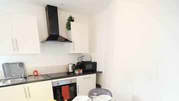 Departamento superior, vista al jardín | Cocina privada