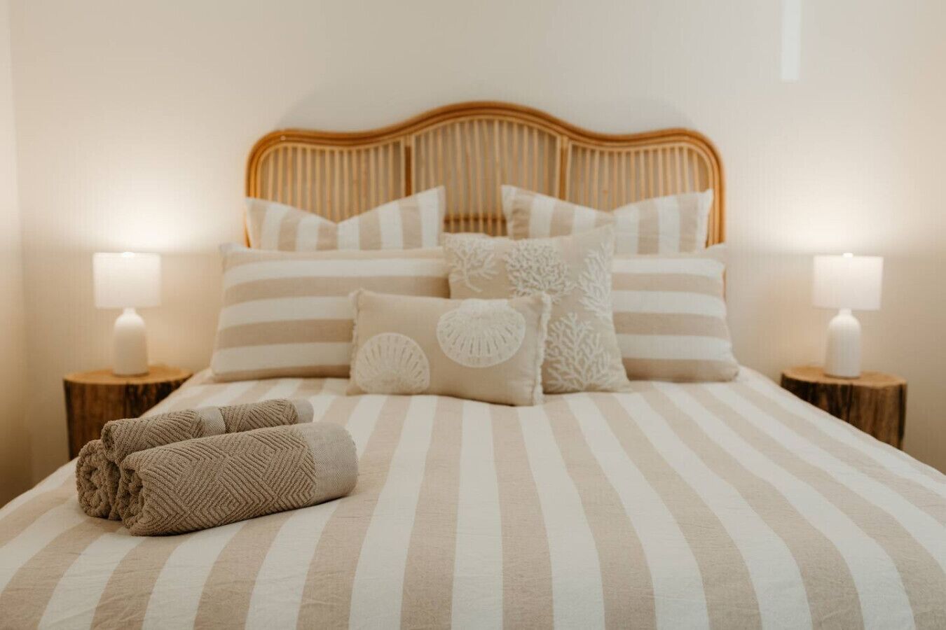 3 عدّة غرف نوم ومكتب ومكواة/لوح كي وسرير سفر