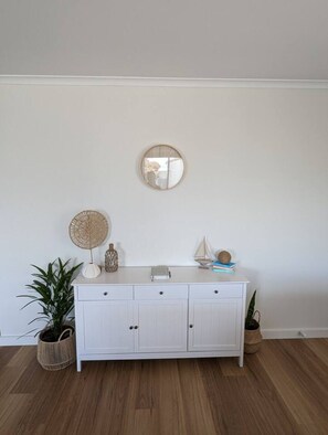 Interior - Sails: Family-friendly, in the heart of town (Kingscote)