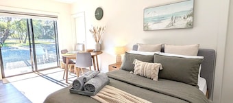 The Duck House: Modern, Rural, 3 min drive to town