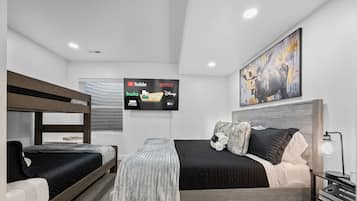 3 bedrooms, iron/ironing board, travel crib, free WiFi