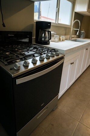 Familienvilla, Stadtblick | Eigene Küche | Großer Kühlschrank, Herdplatte, Geschirrspüler, Grillplatte