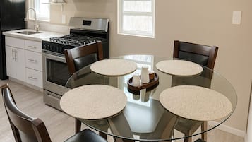 Full-sized fridge, stovetop, dishwasher, griddle