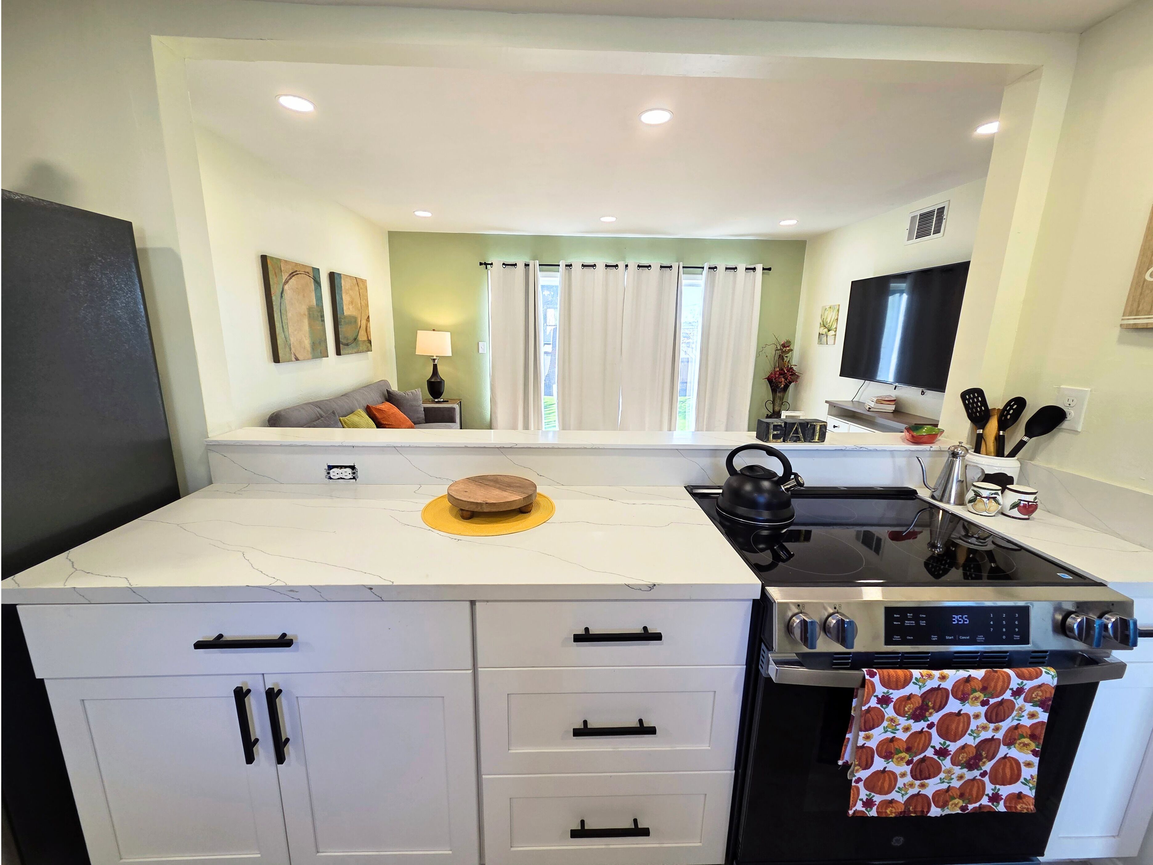 Microondas, parrilla de estufa y lavavajillas 