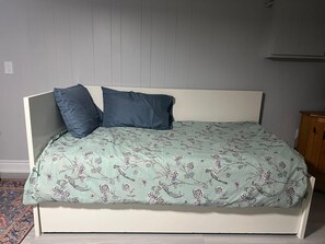 1 bedroom, iron/ironing board, WiFi