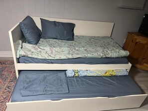 1 bedroom, iron/ironing board, WiFi - Cozy Modern Basement Suite | Quiet & Comfortable Stay (Toronto)