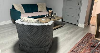 Cozy Modern Basement Suite | Quiet & Comfortable Stay