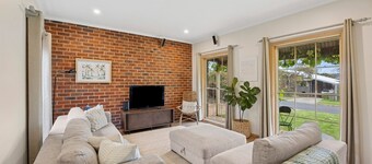 Riviera Retreat – Coastal Comfort Near Jan Juc Surf Beach