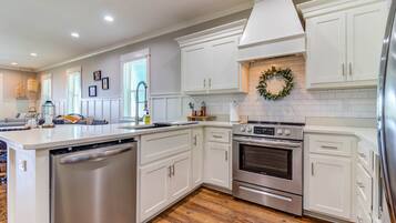 微波炉、烤箱、炉灶、洗碗机