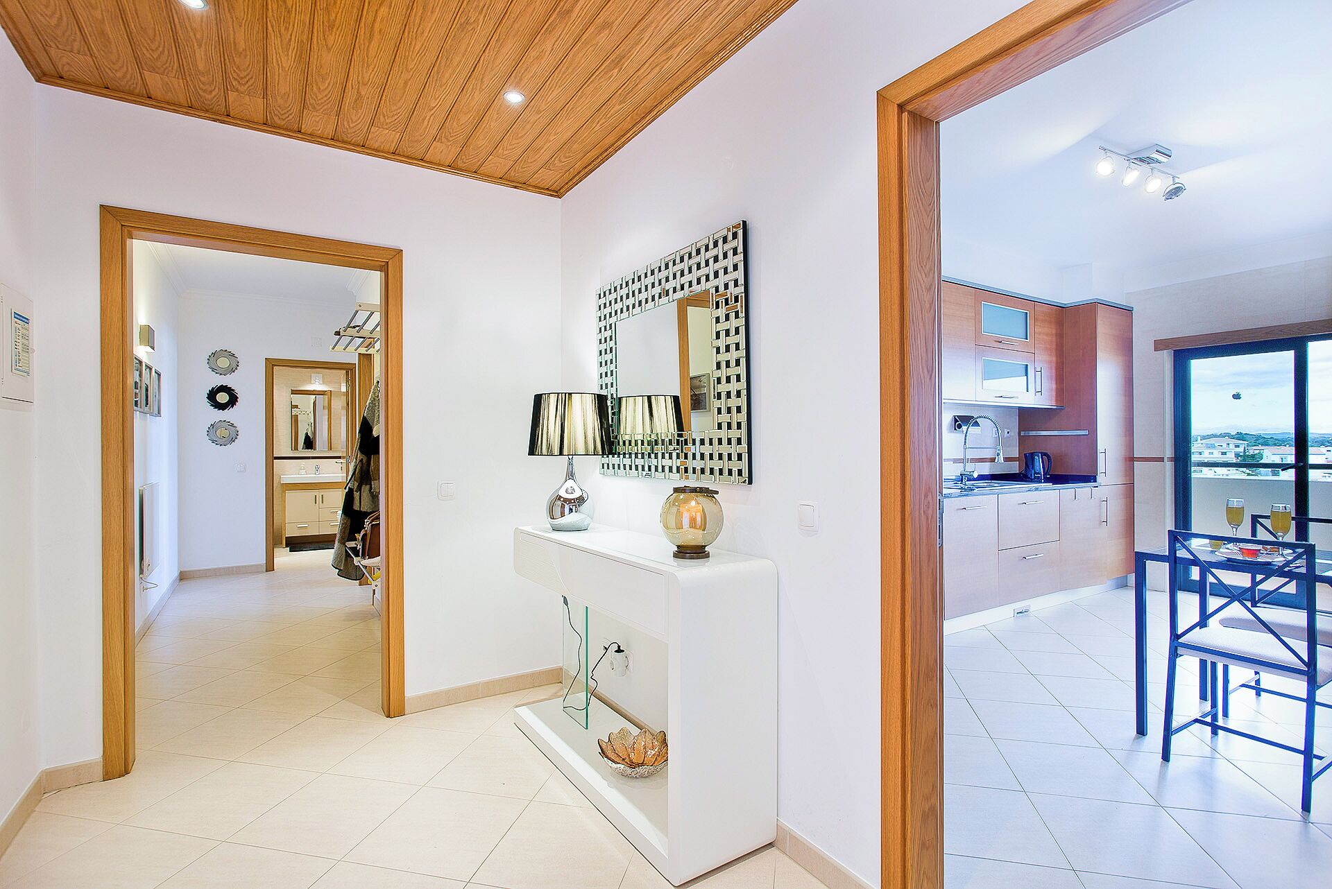 المنشأة من الداخل