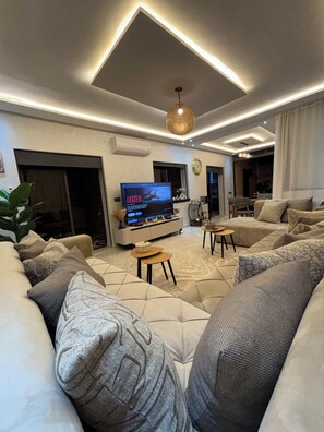 TV - Rooftop & Cinema - Luxury in the heart of Marrakech (Marrakesh)