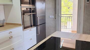 Micro-ondes, four, plaque de cuisson, lave-vaisselle