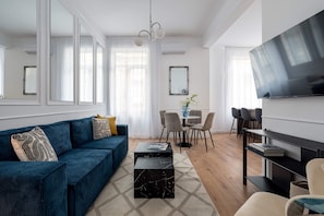 Kondominium Comfort, 2 kamar tidur, Bebas Asap Rokok, AC | Area keluarga | Smart TV 49-inci dengan saluran TV kabel, Netflix, dan layanan streaming