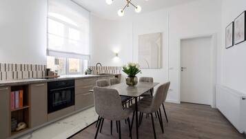 Comfort Condo, 2 Bedrooms, Non Smoking, Air conditioning | Private kitchen | Coffee/tea maker