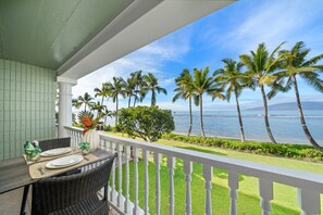 A million dollar view from your private lanai - Oceanfront Studio w Lanai, AC & Sunset Views Pool & Hot Tub - Lahaina Shores 229 (Lahaina)