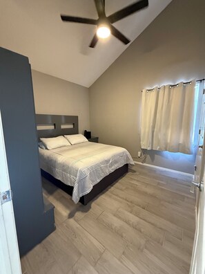 4 bedrooms, iron/ironing board, WiFi, bed sheets