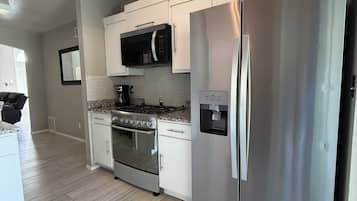 微波炉、烤箱、炉灶、洗碗机