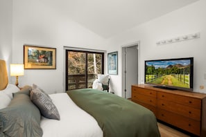 4 bedrooms, iron/ironing board, WiFi, bed sheets - Charming 4 Bedroom Sun Valley Condo next to Sun Valley Lake (Sun Valley)