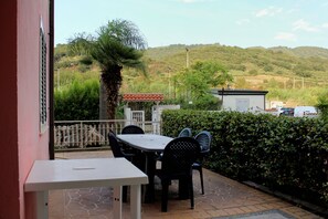 تناول الطعام بالخارج