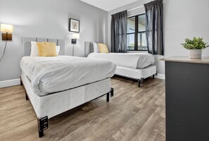 Bügeleisen/Bügelbrett, Reisekinderbett, kostenloses WLAN, Bettwäsche
