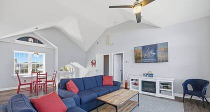 Fiddlin Around | Private Pool and Hot Tub | Mackerel Beach Access