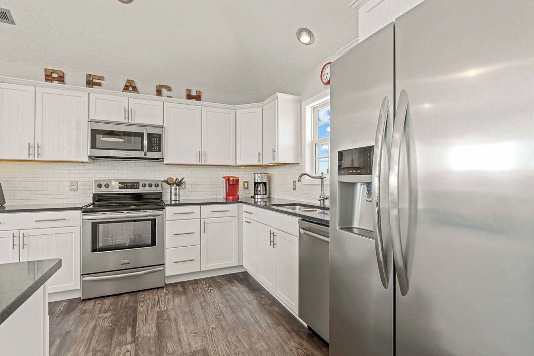 Refrigerador, microondas, horno y parrilla de estufa 