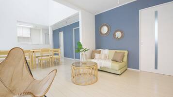 Apartment | Blackout drapes, iron/ironing board, free WiFi