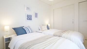 Apartamento | Cortinas blackout, ferros/tábuas de passar roupa, Wi-Fi de cortesia