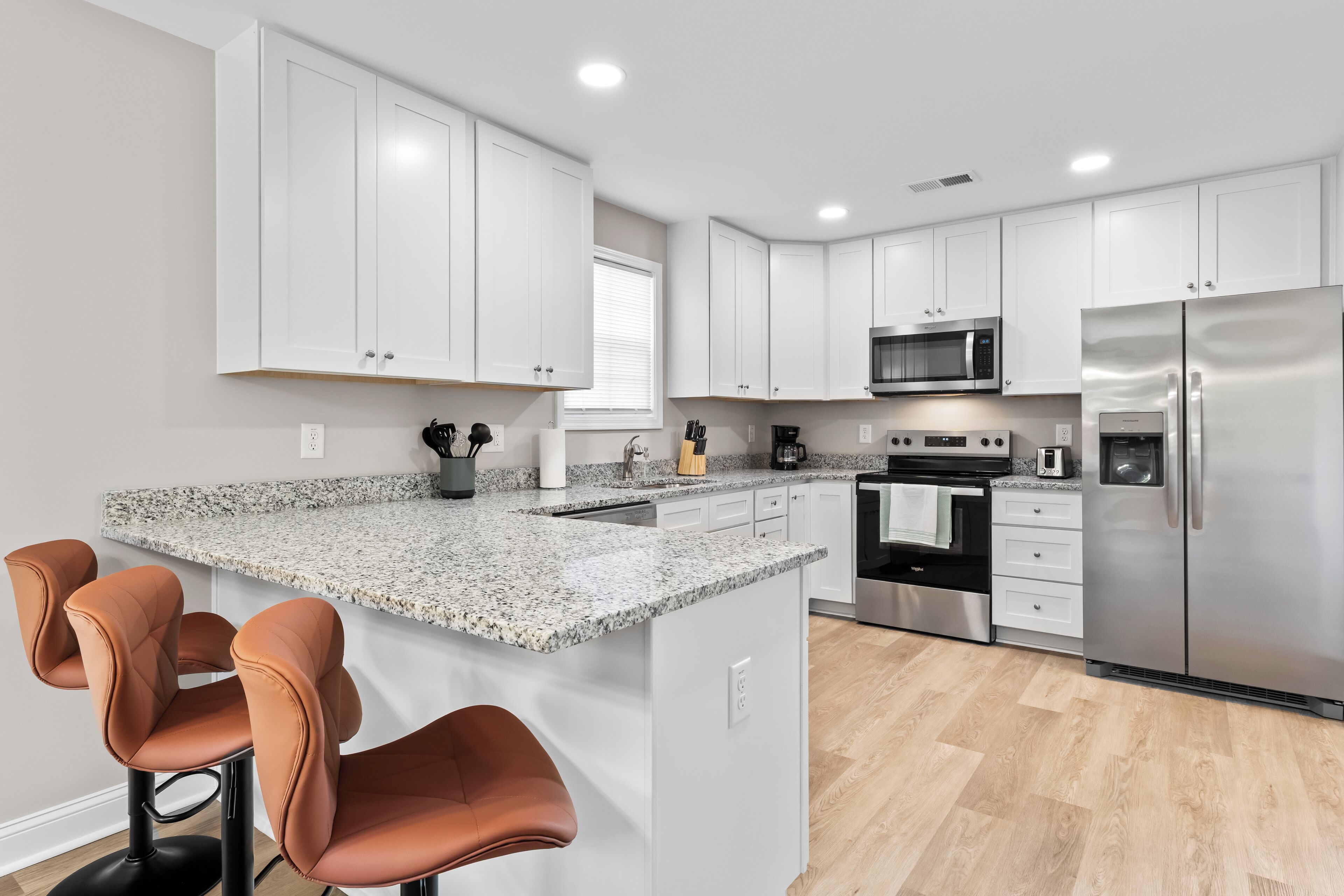 雪櫃、微波爐、焗爐、爐具