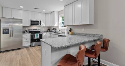 Stylish 6 bd/4.2bth Duplex, Charming Location Near the Action!