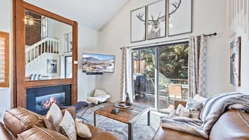 Smart TV, fireplace, computer monitors