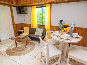 Dining - Sleeps 5 Walk to Beach and Bars w/ Shared Pool! Amane (West Bay)