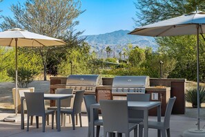 تناول الطعام با�لخارج