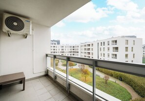 المنطقة المحيطة بالمنشأة