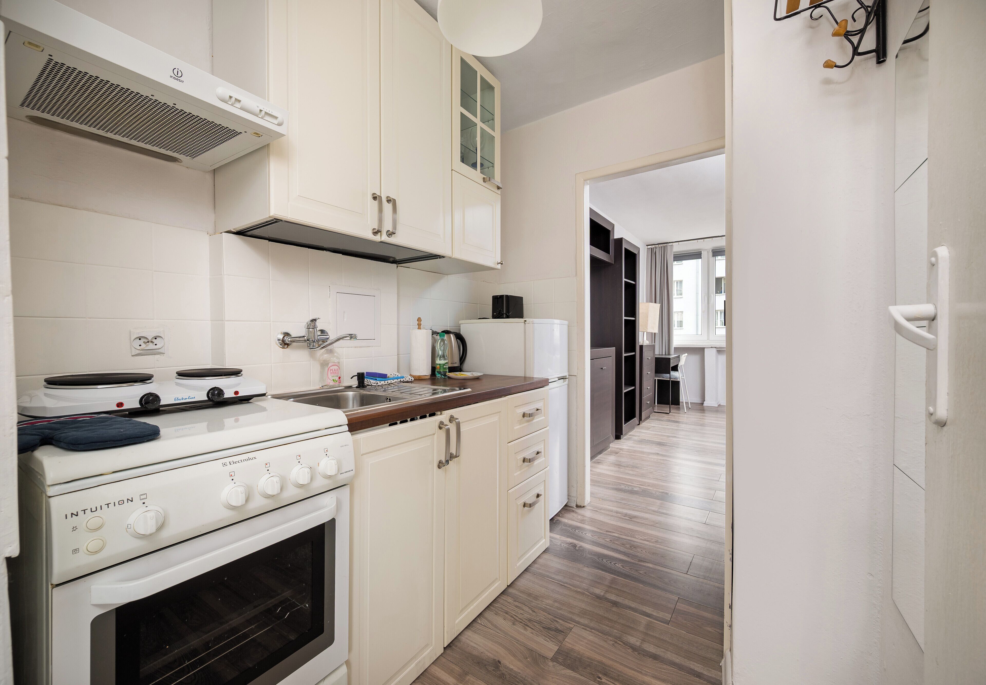 Fridge, stovetop, coffee/tea maker, toaster