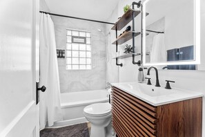 Hair dryer - Modern Downtown Getaway 1 Queen Bed 1 Bath 65` TV (Wyandotte)