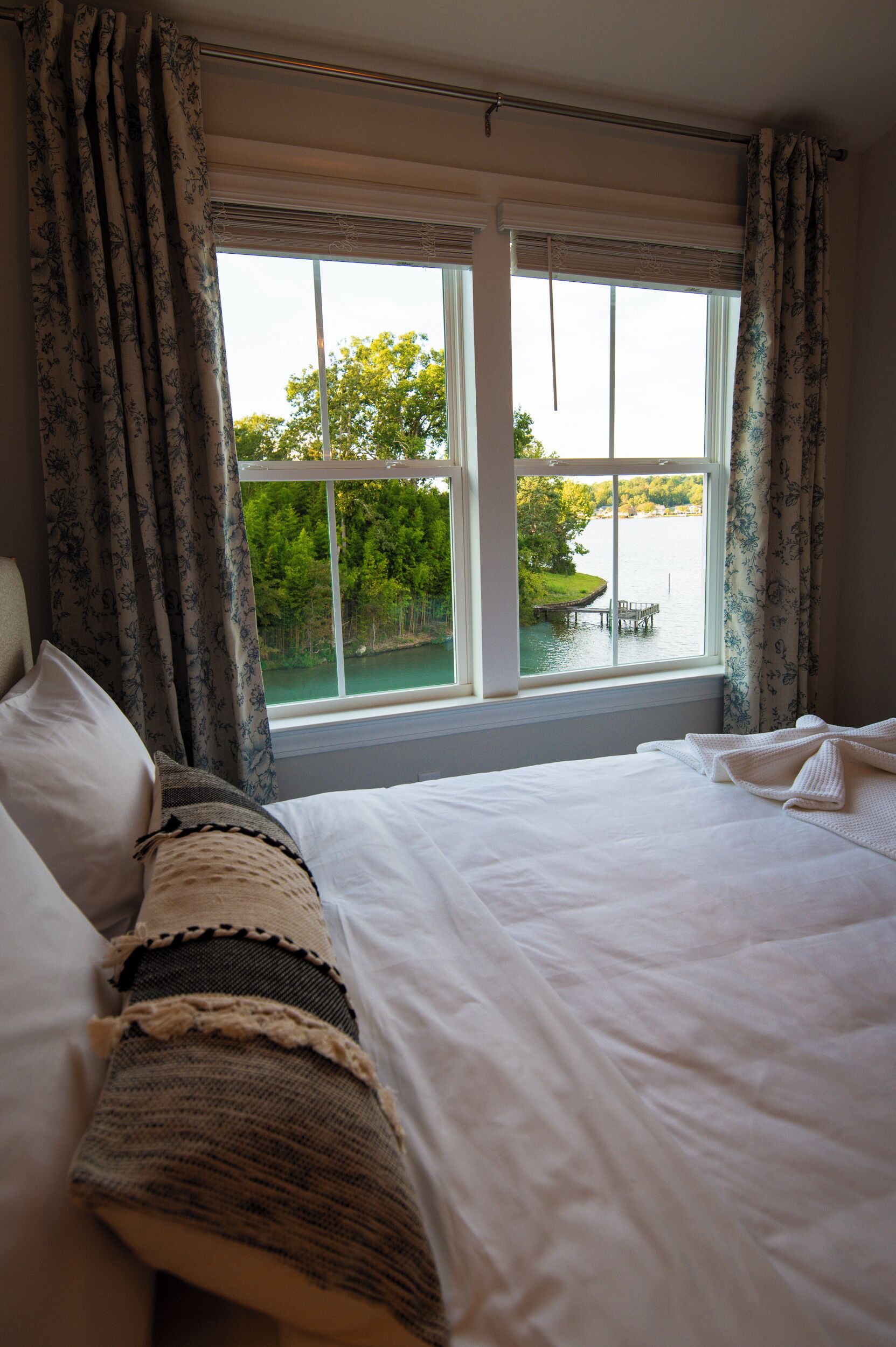 3 bedrooms, desk, iron/ironing board, travel crib