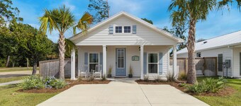 Simple Pleasures, 2BD cottage, walk to restaurants, shops, St. Joe Bay! Private pool, pet friendly!