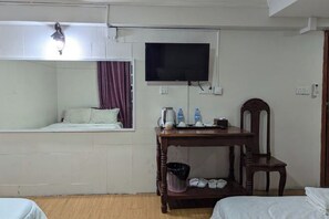 Room - Empire House, Phnom Penh (Phnom Penh)
