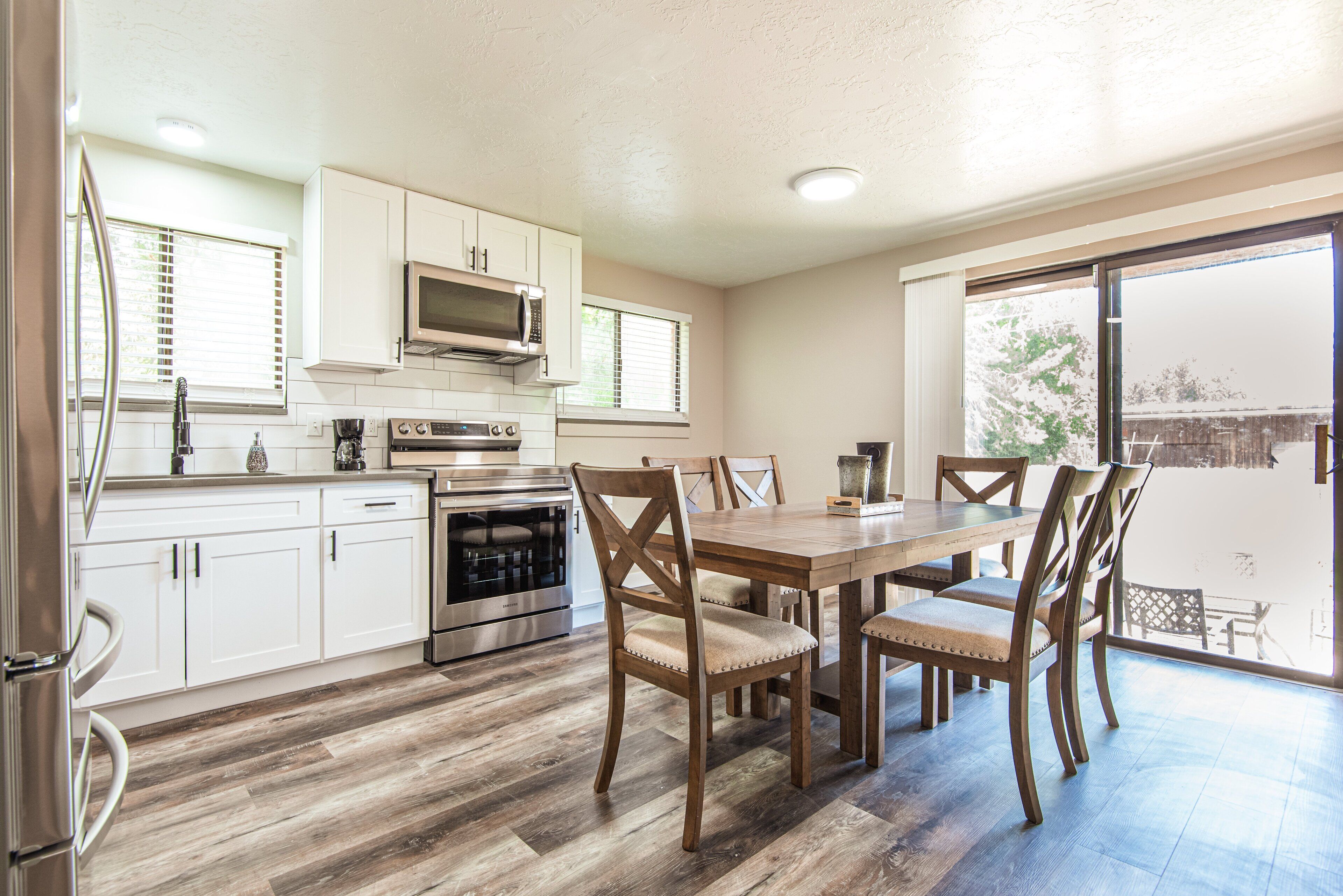 冰箱、微波炉、烤箱、炉灶