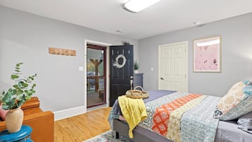 1 bedroom, iron/ironing board, free WiFi, bed sheets