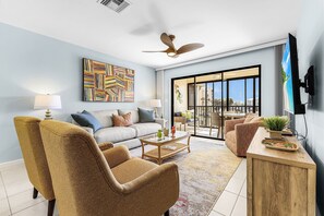 Smart TV - Charming Walkable 1BR condo with Canal View and Heated Pool (Fort Myers Beach)