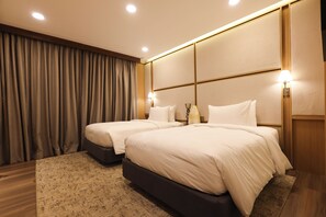 Premier Room, 2 Single Beds | Laptop workspace, iron/ironing board, free WiFi, bed sheets