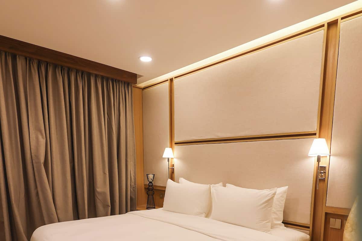 Superior Room | Laptop workspace, iron/ironing board, free WiFi, bed sheets